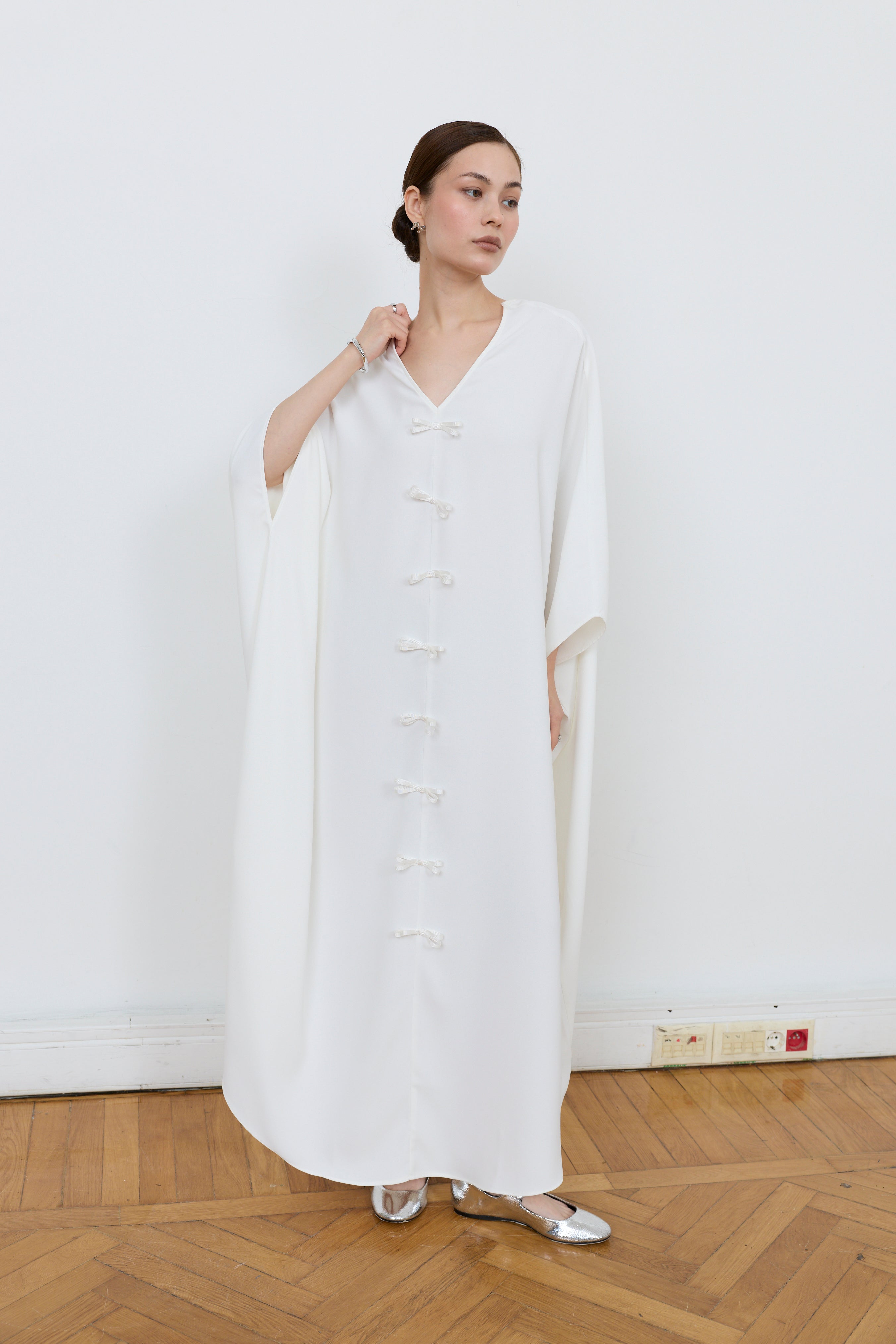 Front bow kaftan